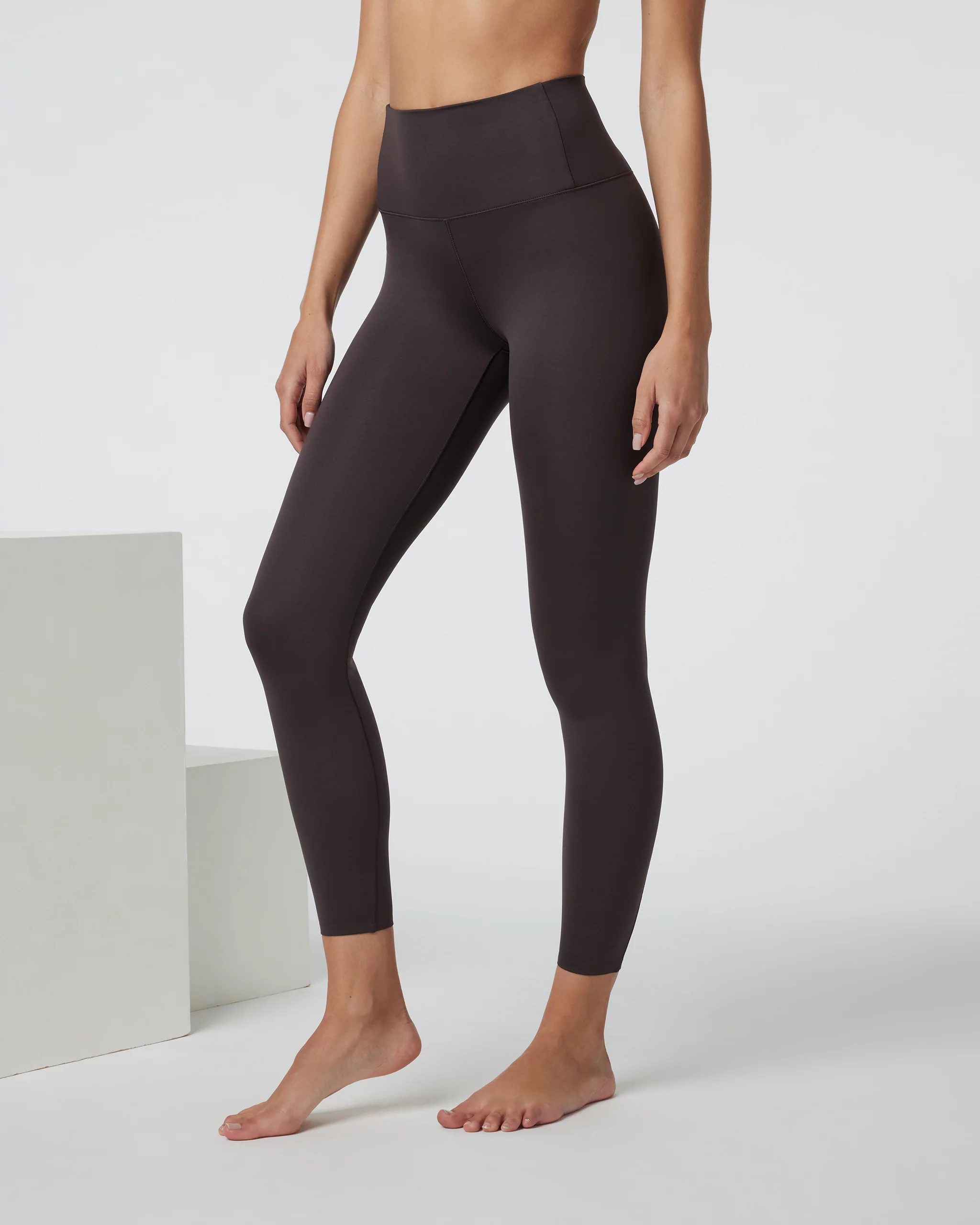 VW497SNG_FA24_W_ECOMM_PANTS_SIDE_6-8-1.webp